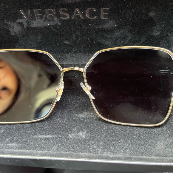Versace Ladies authentic sunglasses in gold and black main image 7